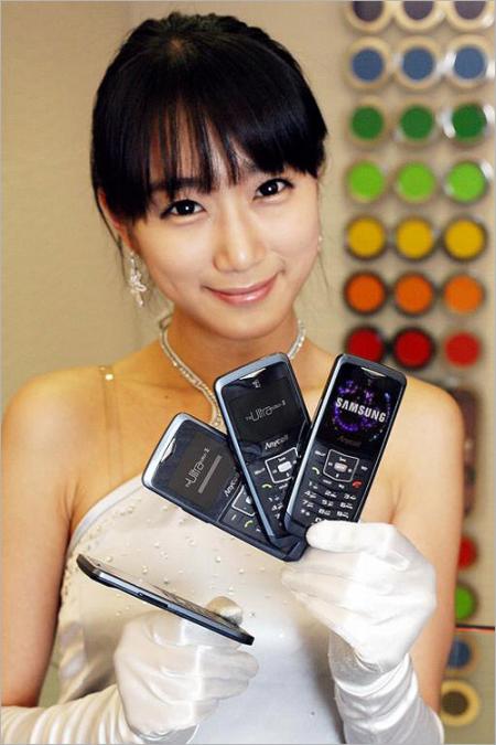 Samsung Ultra Edition 5.9 - world's slimmest mobile phone