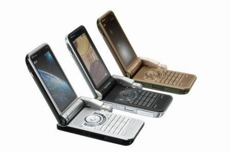 sony ericsson flip phone depiction